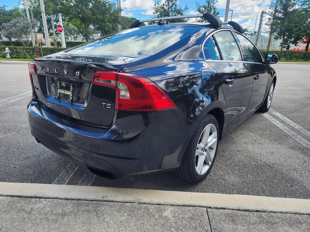 Photo 8 of this VOLVO S60