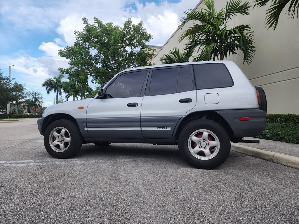 TOYOTA RAV4 1997 TOYOTA RAV4 JT3HP10V4V7041556