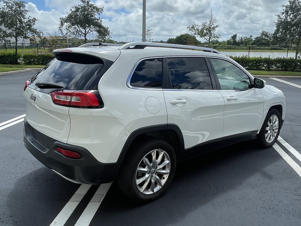 Photo 4 of this JEEP CHEROKEE