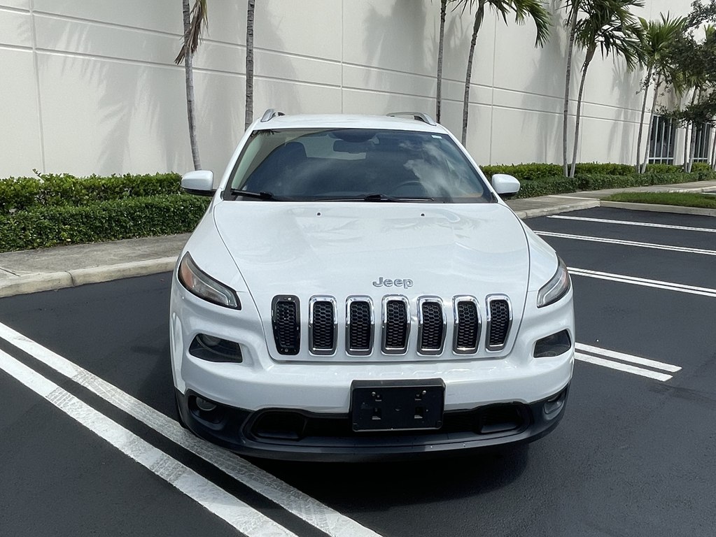 Photo 5 of this JEEP CHEROKEE