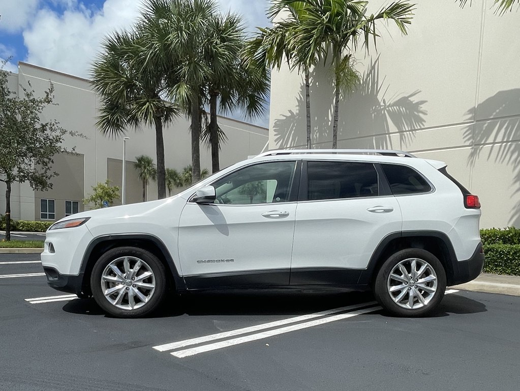 Photo 3 of this JEEP CHEROKEE