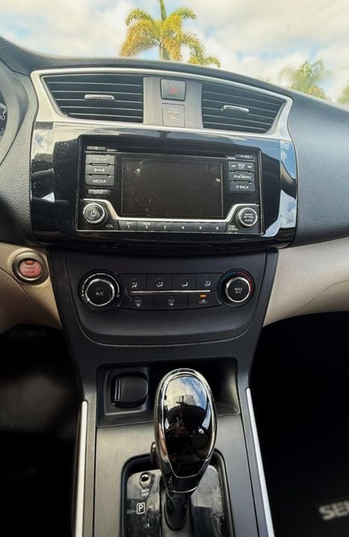 Photo 8 of this NISSAN SENTRA