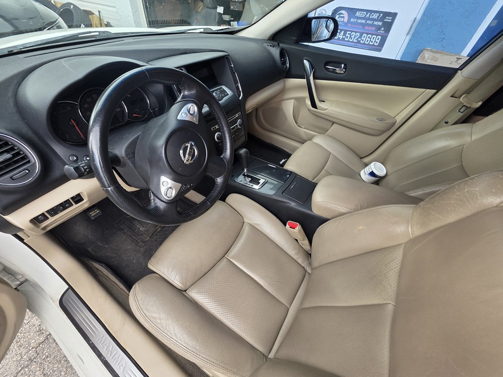 Photo 6 of this NISSAN MAXIMA