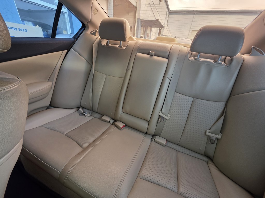 Photo 7 of this NISSAN MAXIMA