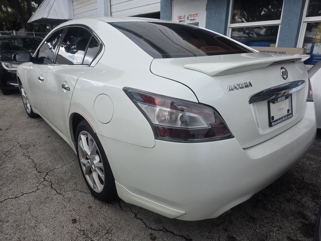 Photo 3 of this NISSAN MAXIMA