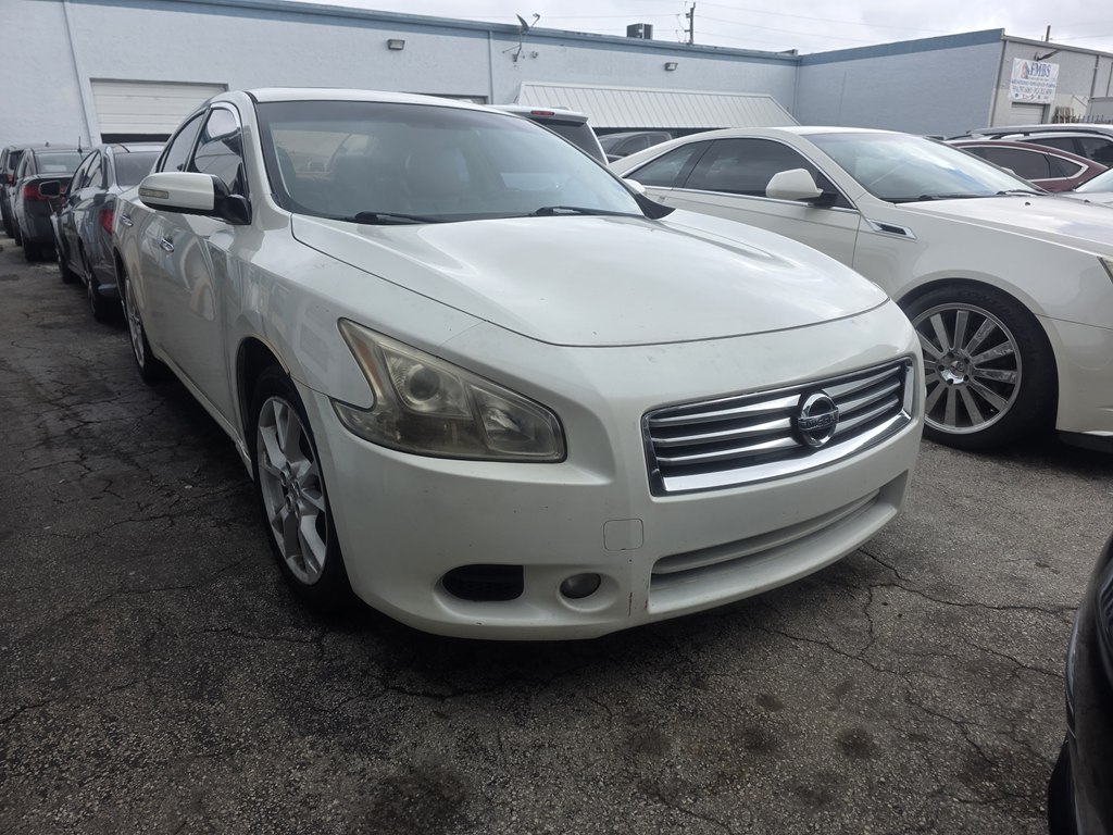 Photo 2 of this NISSAN MAXIMA