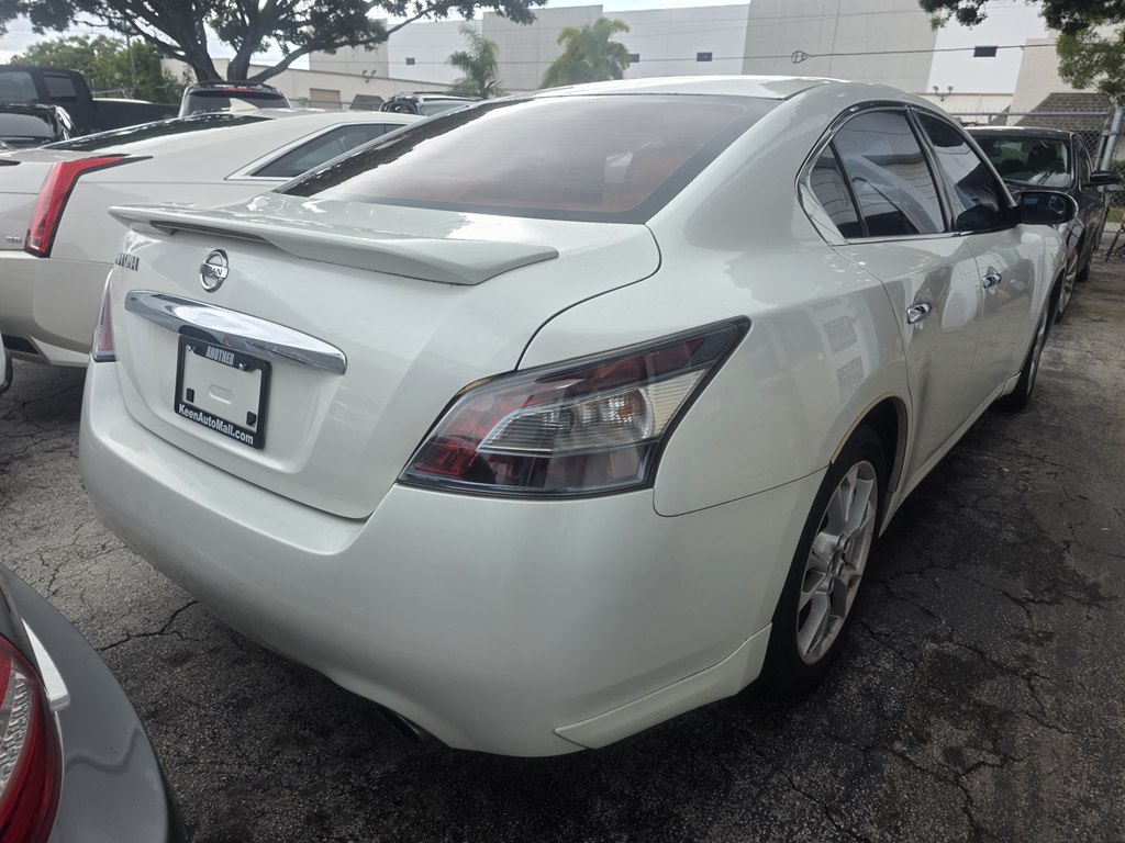 Photo 4 of this NISSAN MAXIMA