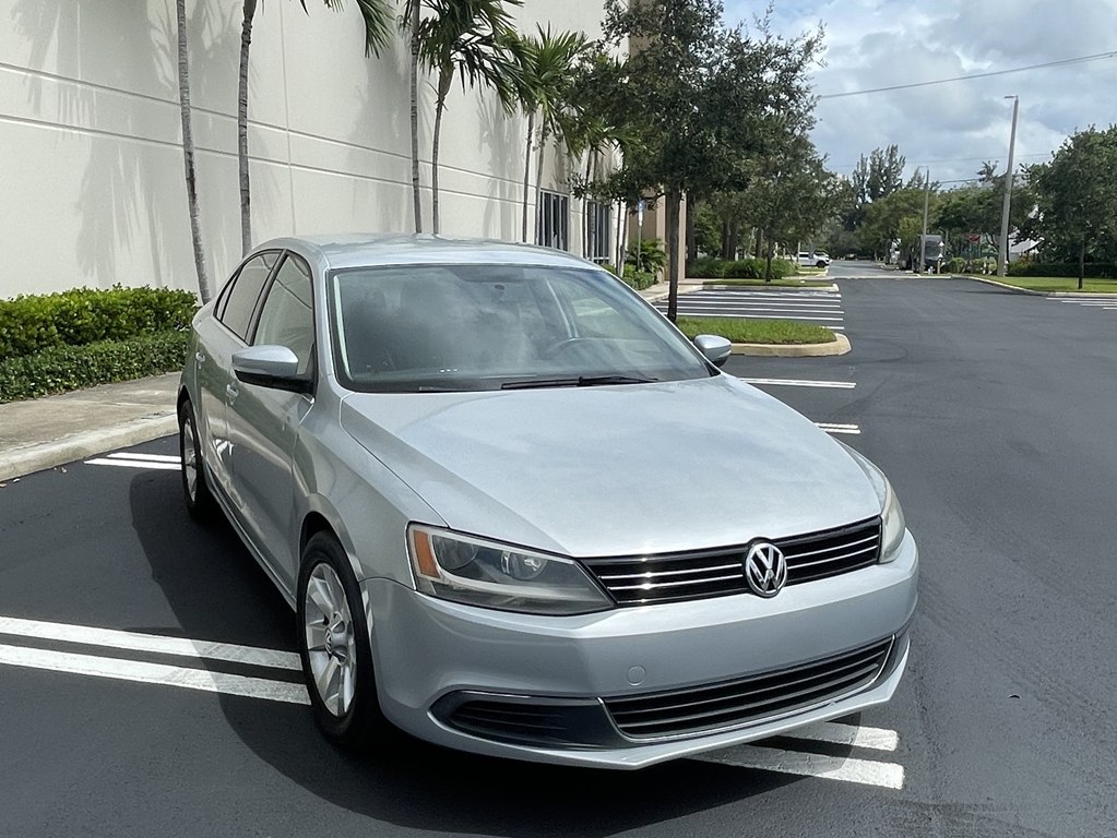 Photo 5 of this VOLKSWAGEN JETTA