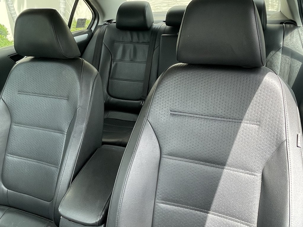 Photo 7 of this VOLKSWAGEN JETTA