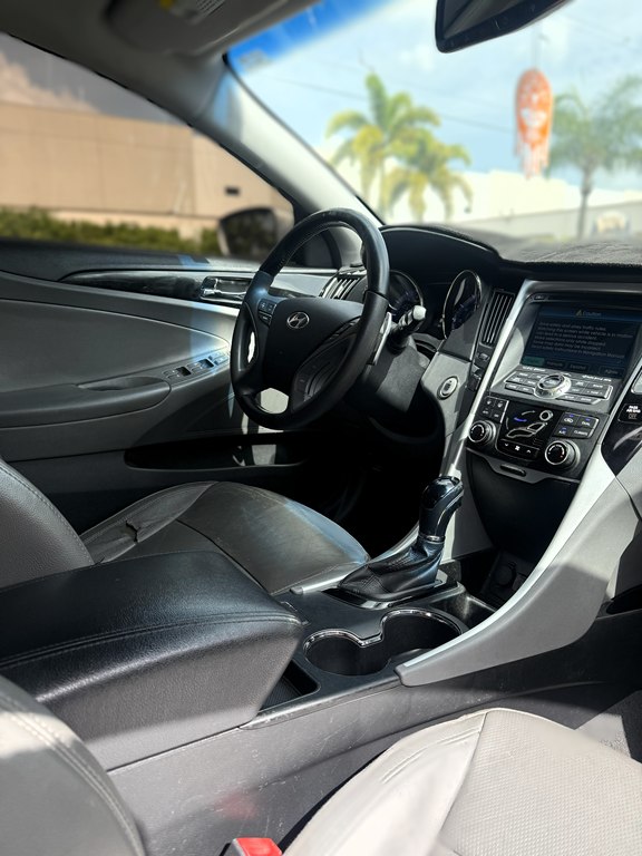 Photo 7 of this HYUNDAI SONATA