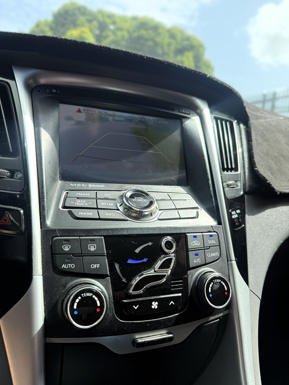 Photo 10 of this HYUNDAI SONATA