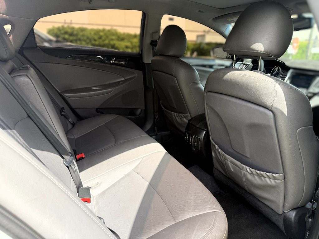 Photo 8 of this HYUNDAI SONATA
