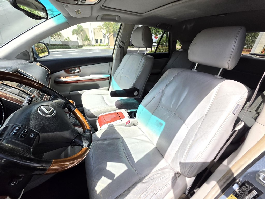 Photo 7 of this LEXUS RX