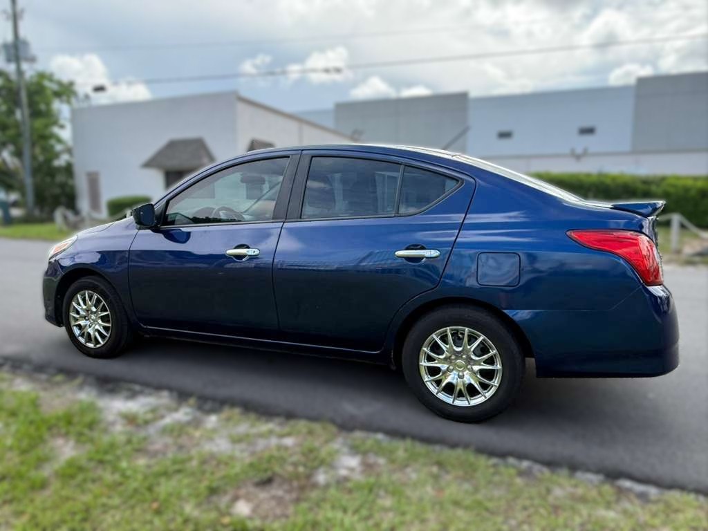 Photo 2 of this NISSAN VERSA