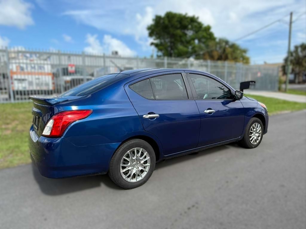 Photo 3 of this NISSAN VERSA