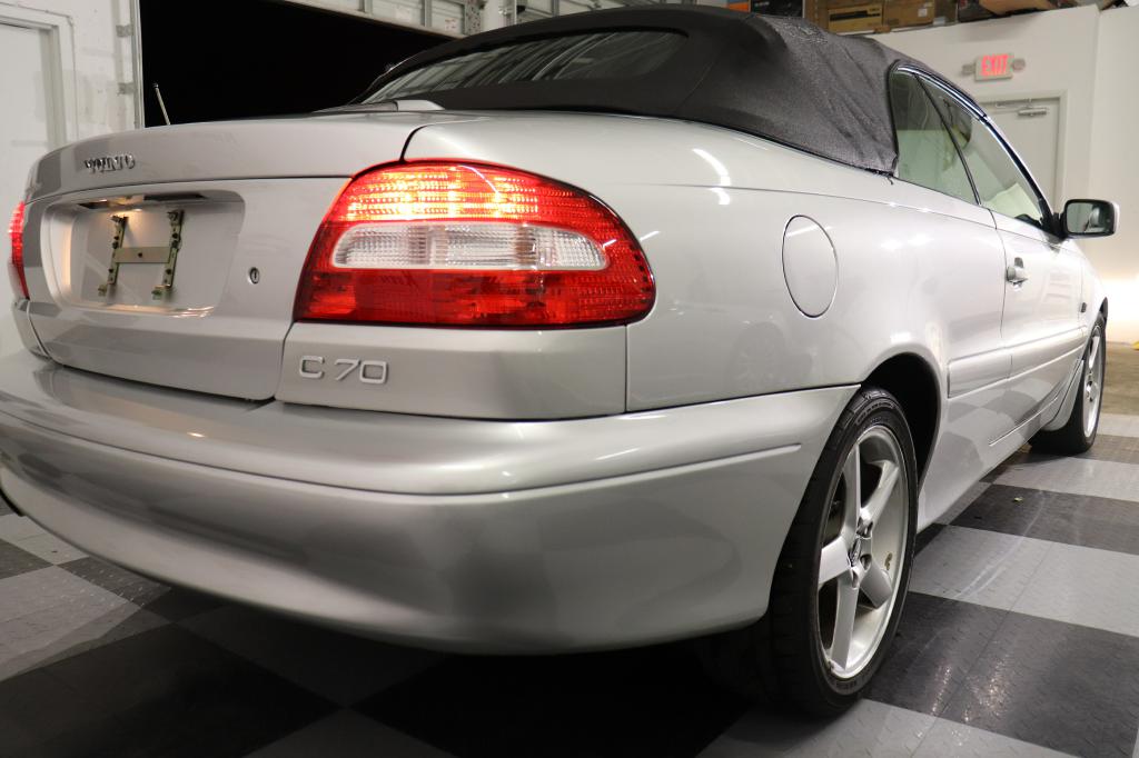 Photo 8 of this VOLVO C70