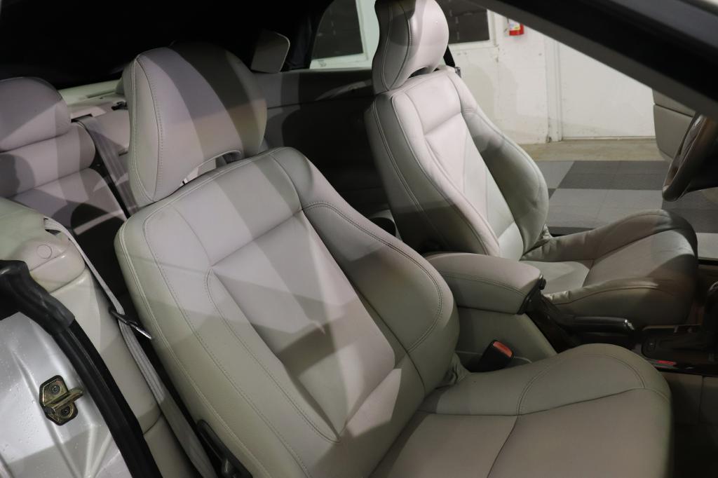 Photo 10 of this VOLVO C70