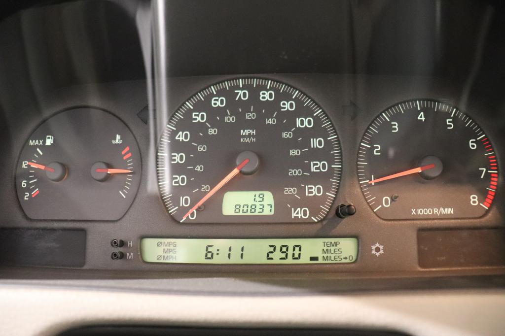 Photo 13 of this VOLVO C70