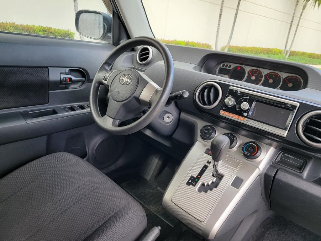 SCION XB 2010 SCION XB JTLZE4FE1A1103334