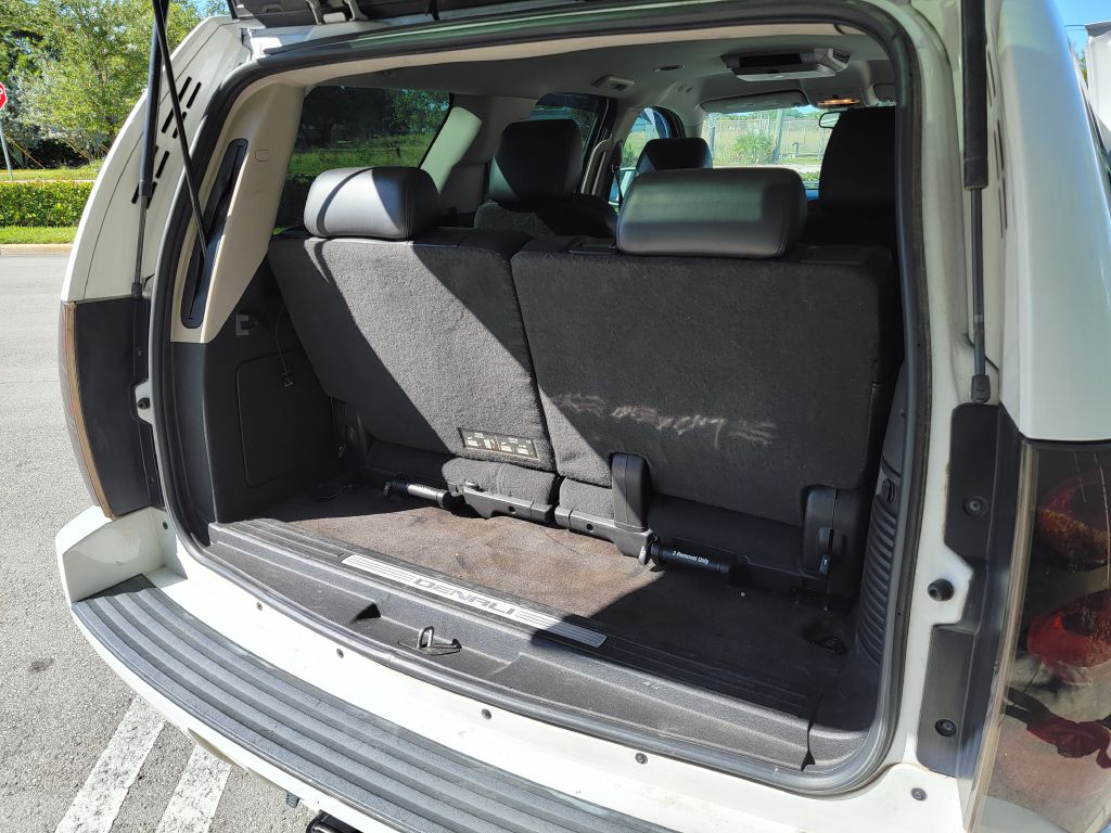Photo 17 of this GMC YUKON