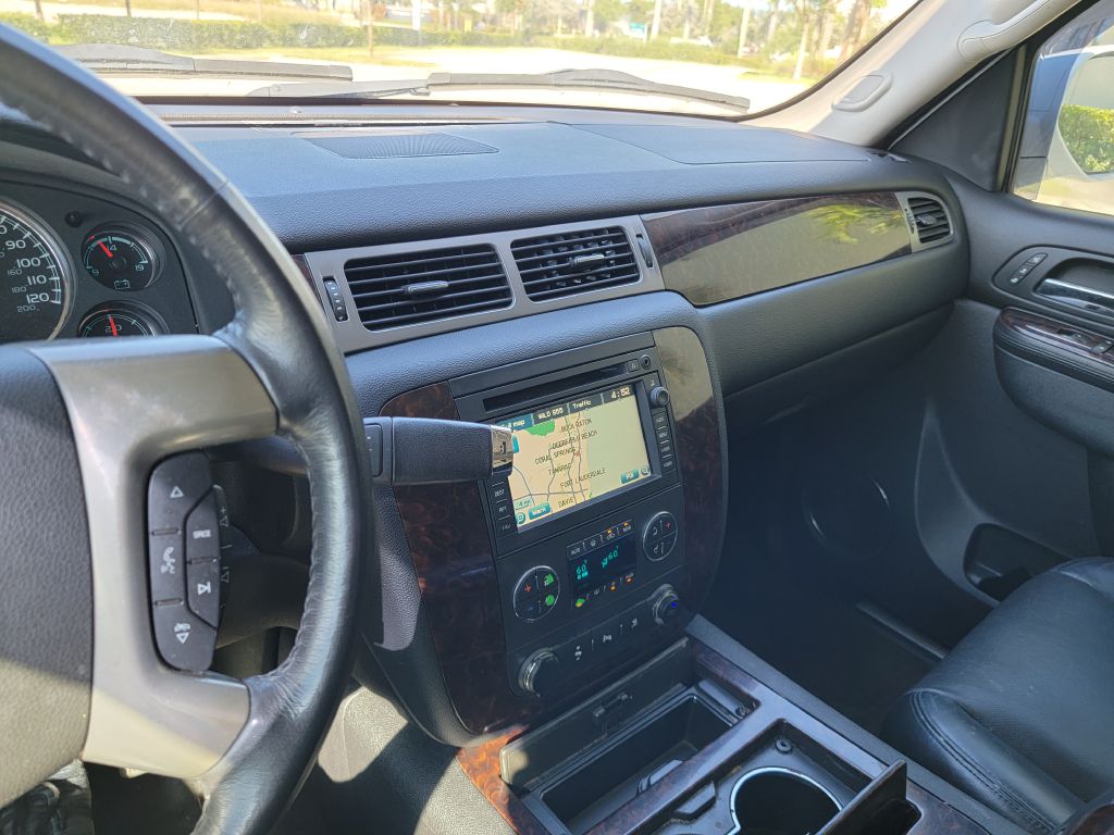 Photo 11 of this GMC YUKON