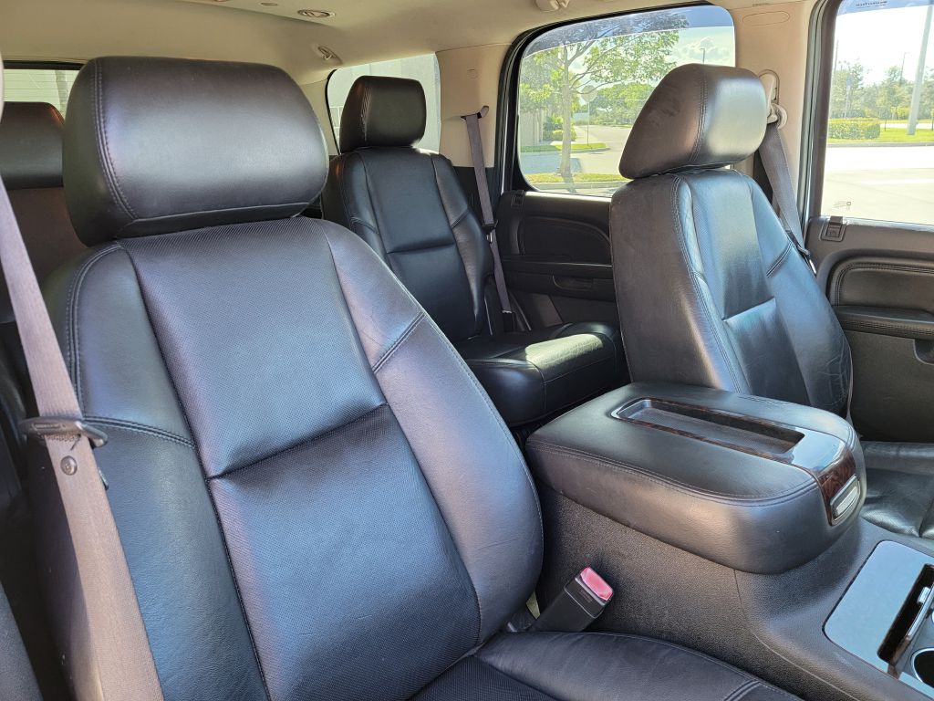 Photo 14 of this GMC YUKON