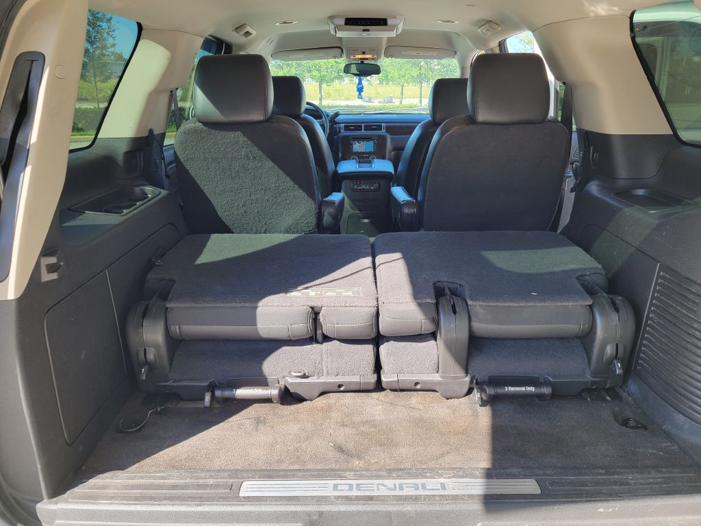 Photo 16 of this GMC YUKON