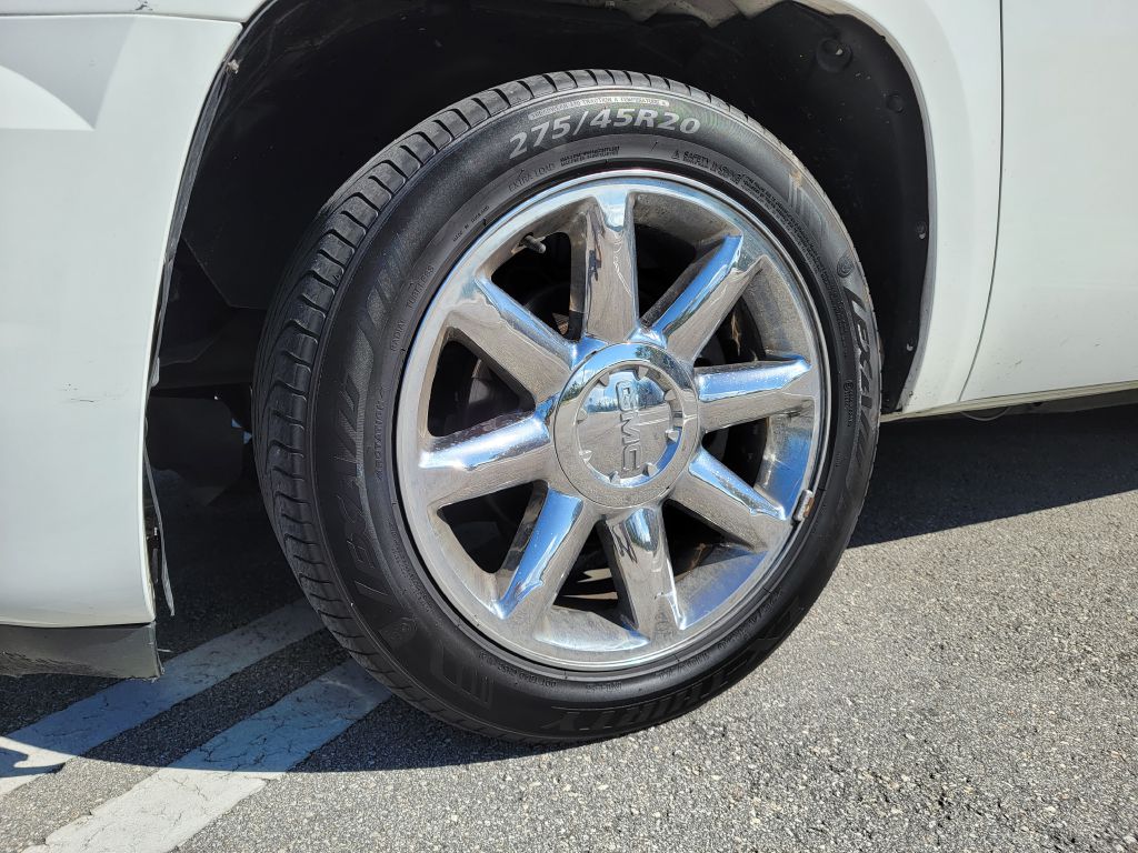 Photo 9 of this GMC YUKON