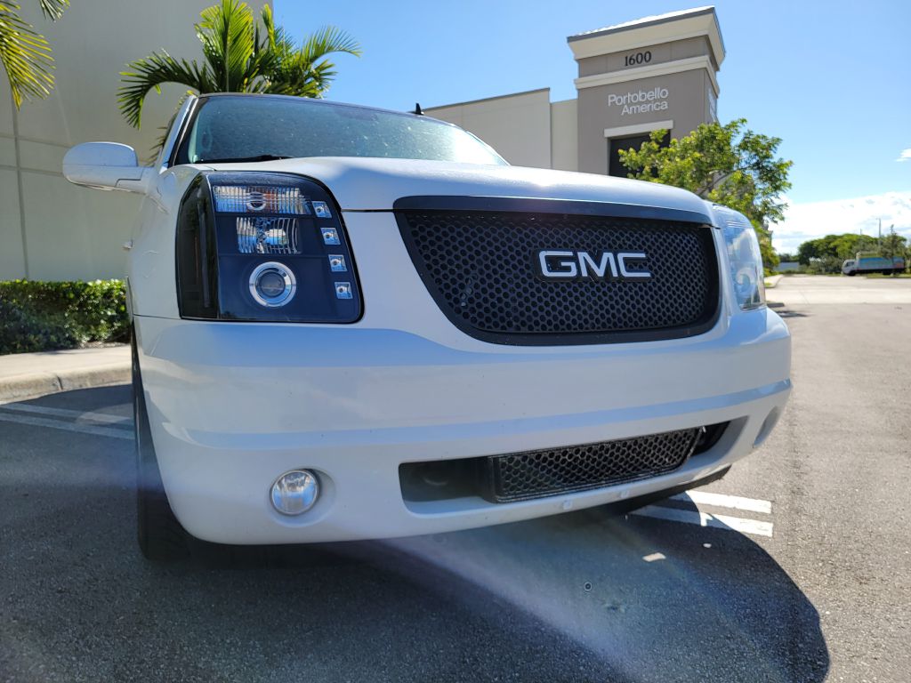 Photo 6 of this GMC YUKON