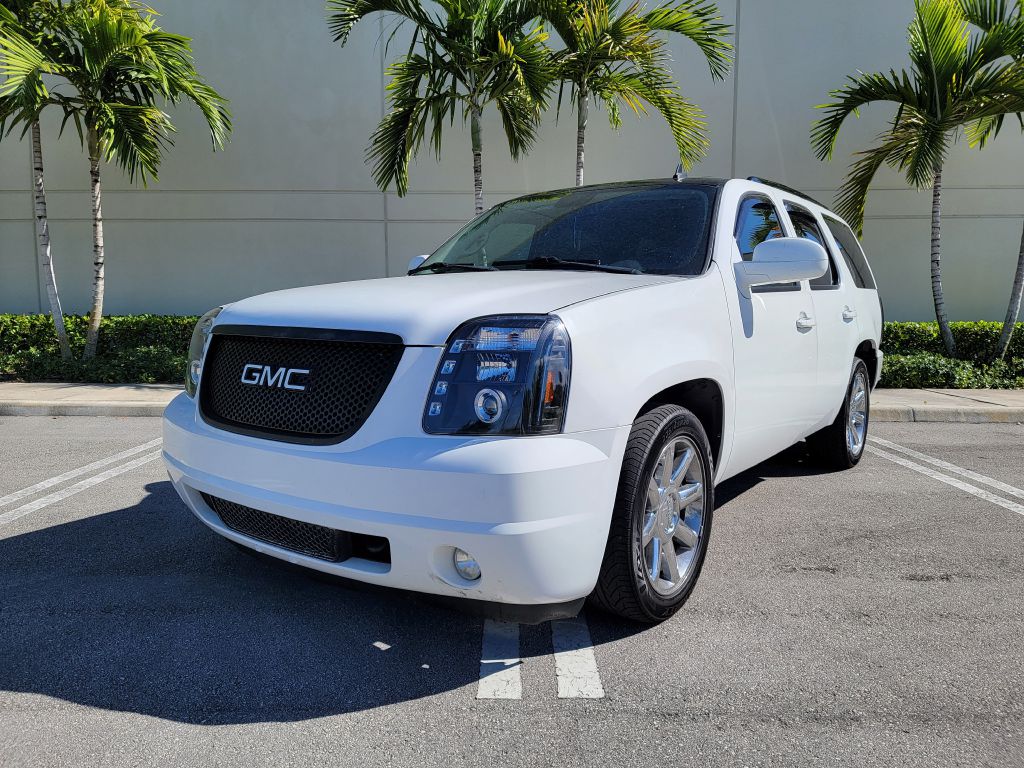 Photo 2 of this GMC YUKON