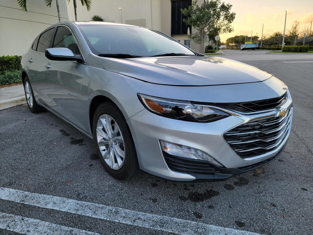 Photo 3 of this CHEVROLET MALIBU