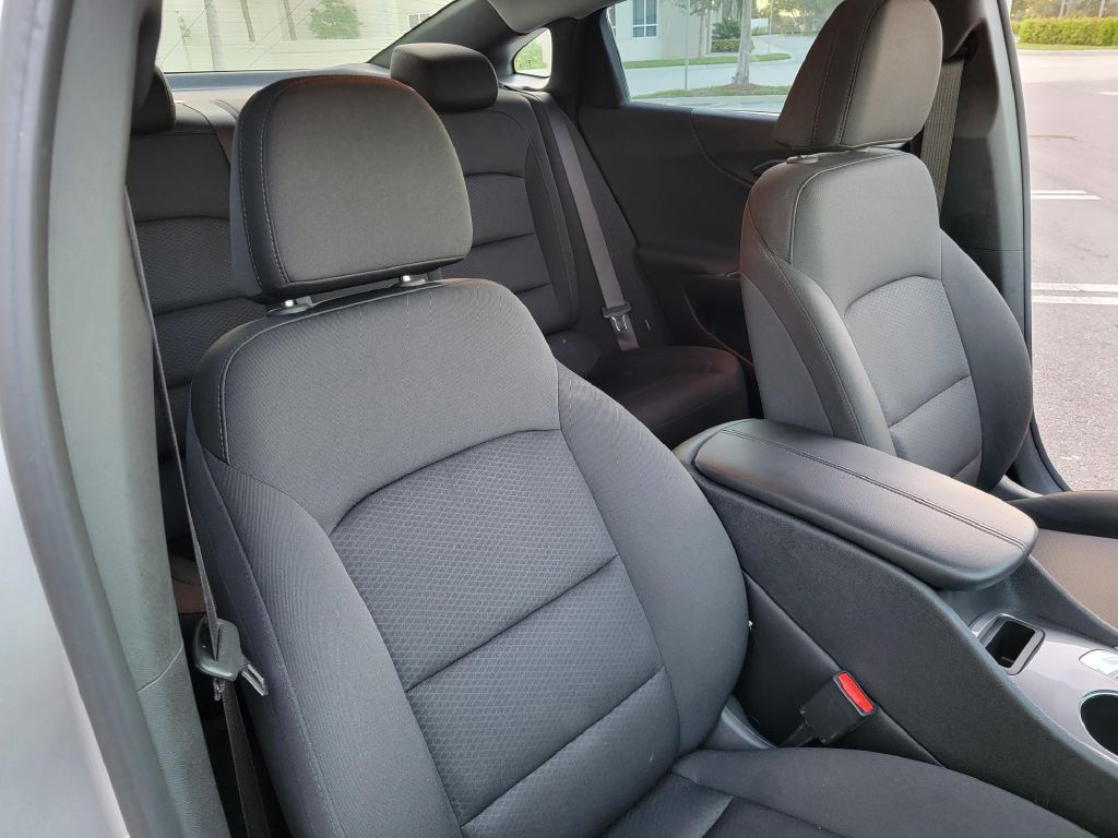Photo 14 of this CHEVROLET MALIBU