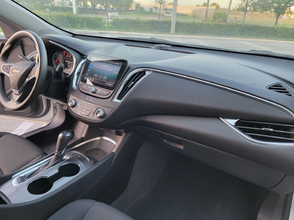 Photo 17 of this CHEVROLET MALIBU