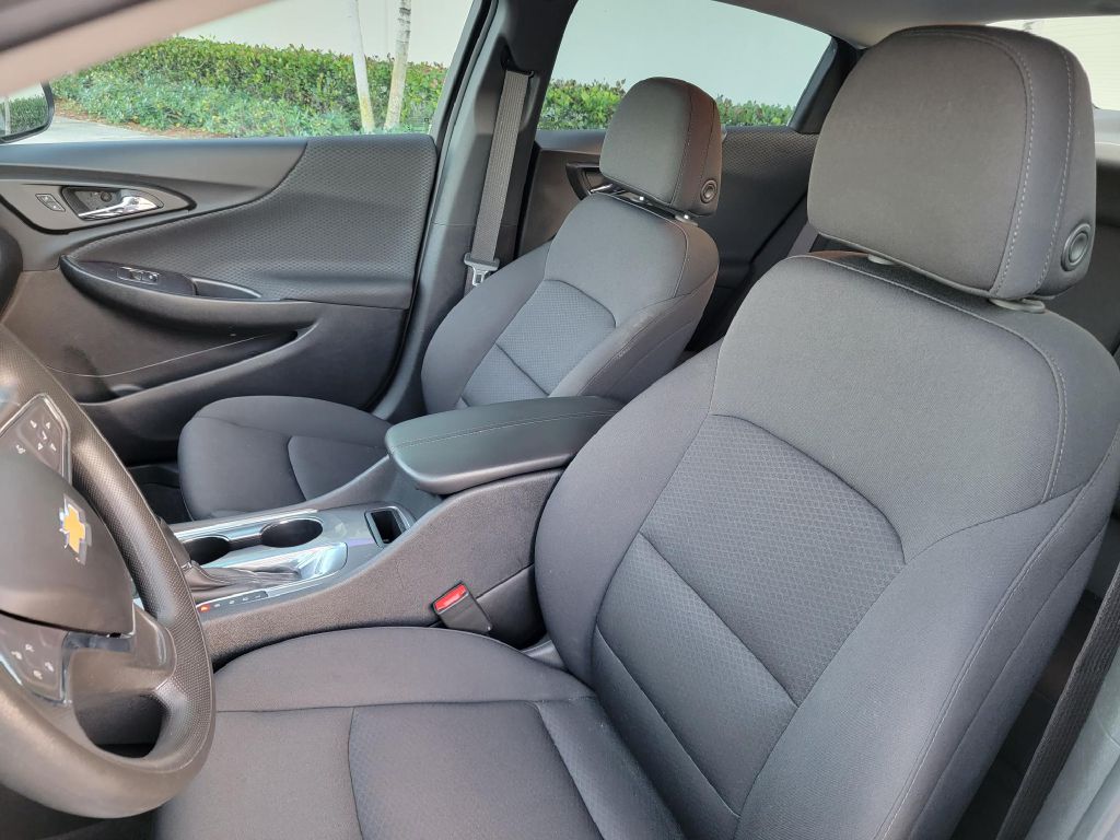 Photo 13 of this CHEVROLET MALIBU