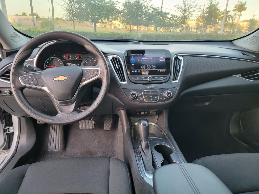 Photo 11 of this CHEVROLET MALIBU