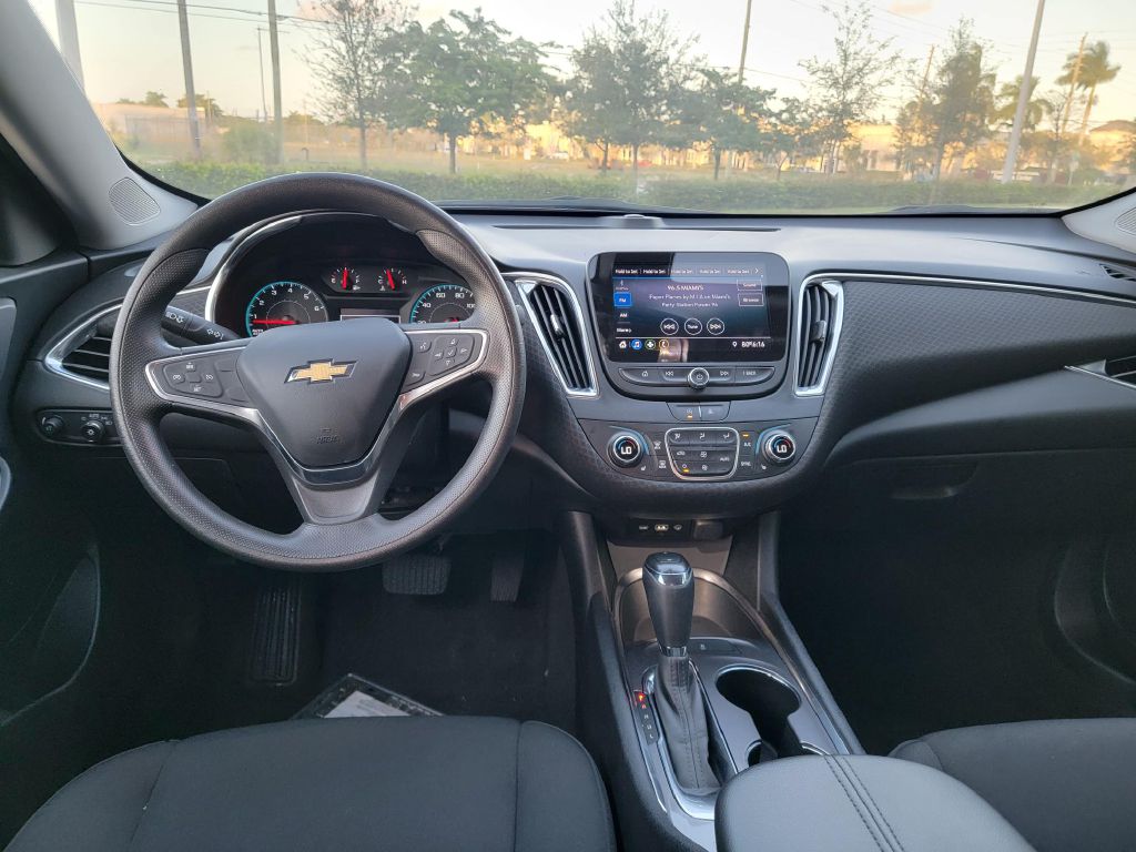 Photo 12 of this CHEVROLET MALIBU