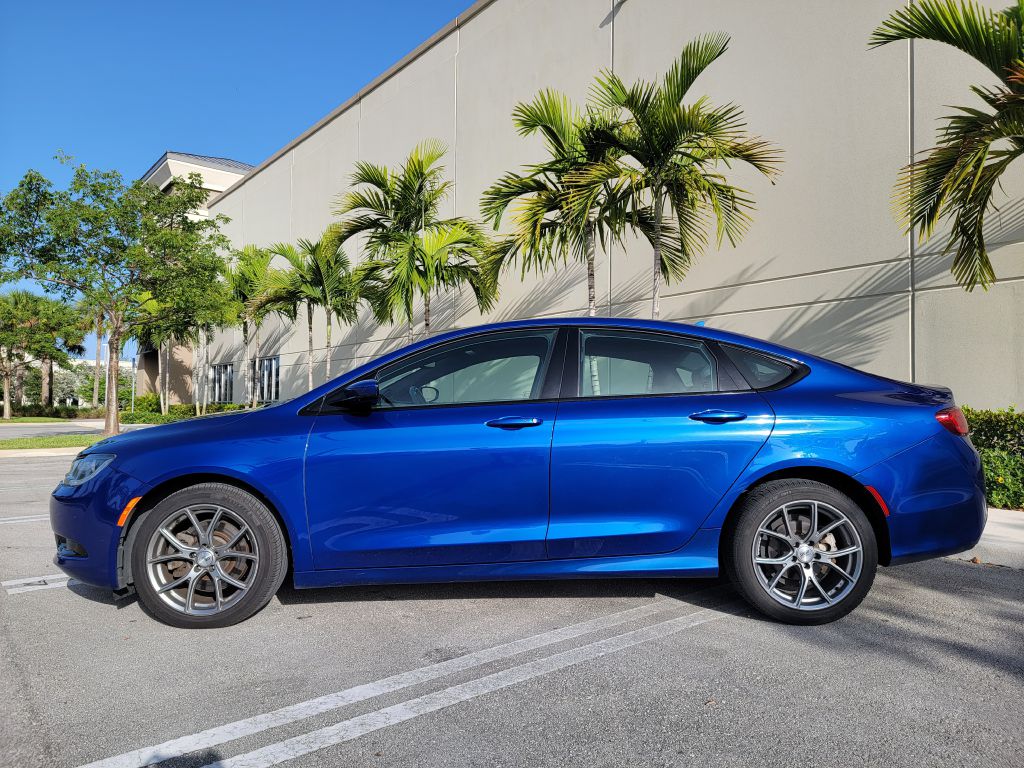 Photo 2 of this CHRYSLER 200