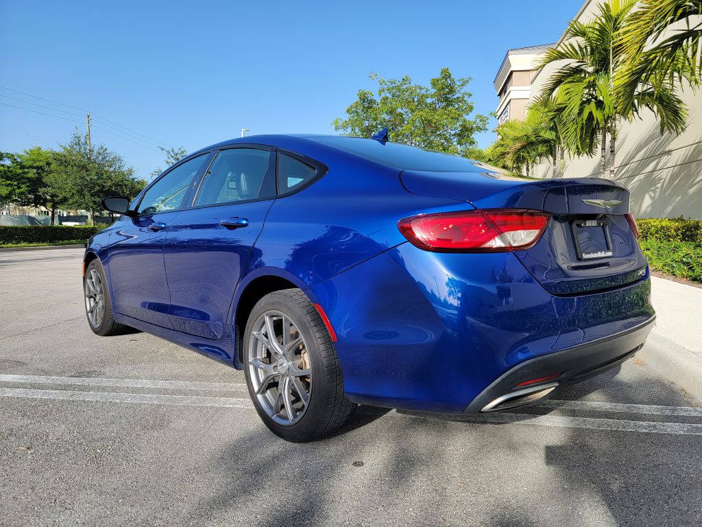 Photo 3 of this CHRYSLER 200