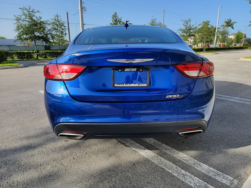 Photo 4 of this CHRYSLER 200