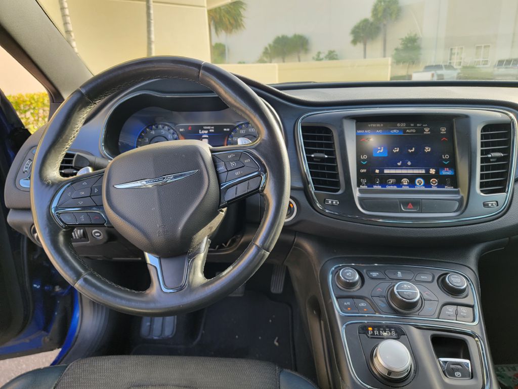 Photo 6 of this CHRYSLER 200