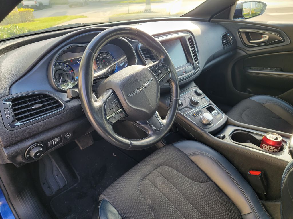 Photo 7 of this CHRYSLER 200