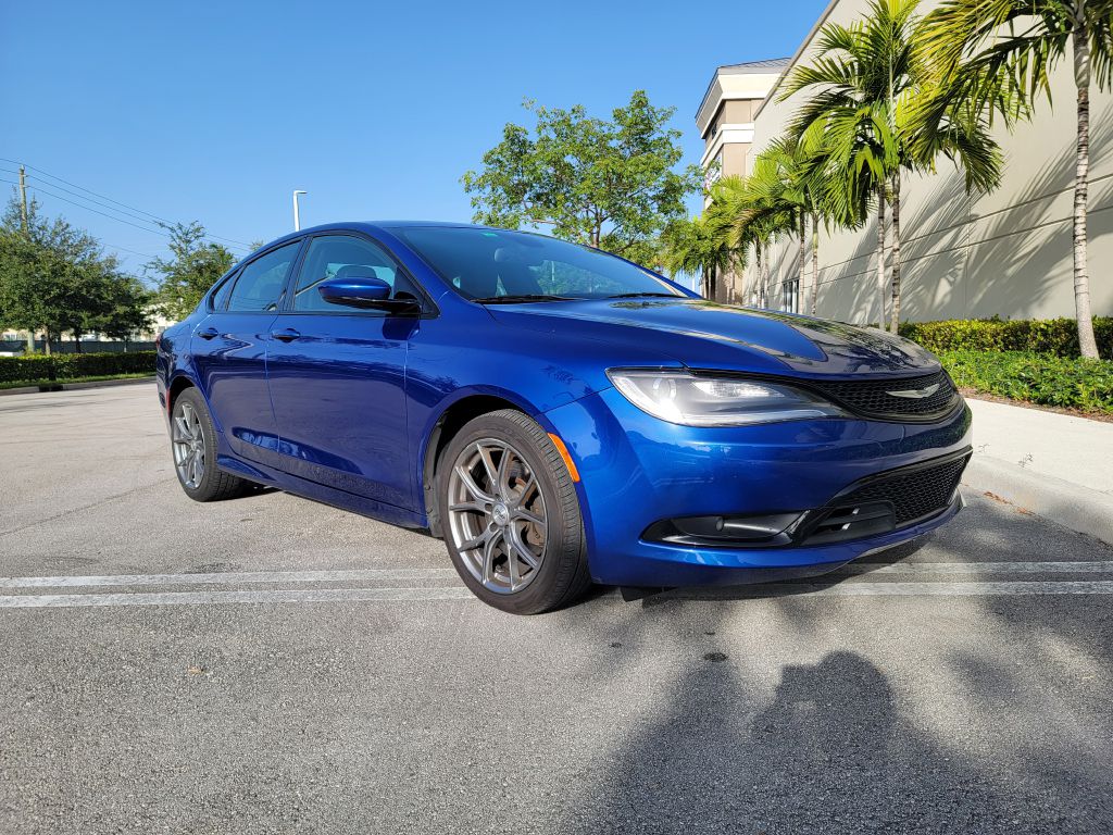 Photo 9 of this CHRYSLER 200