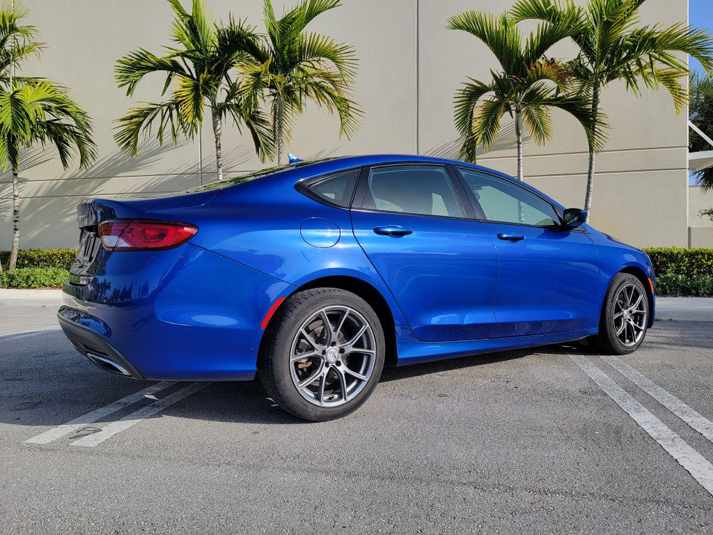 Photo 10 of this CHRYSLER 200