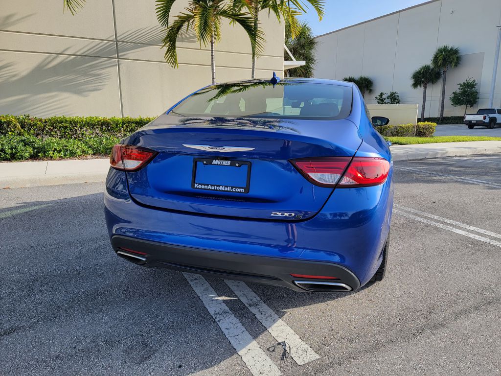 Photo 11 of this CHRYSLER 200