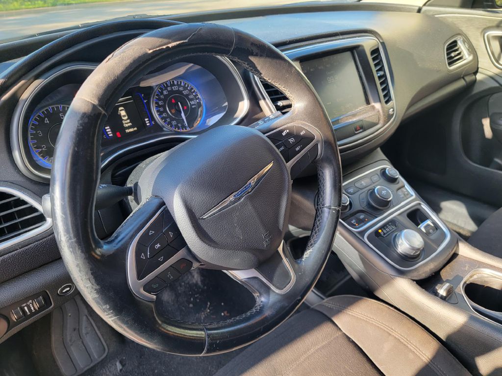 Photo 9 of this CHRYSLER 200