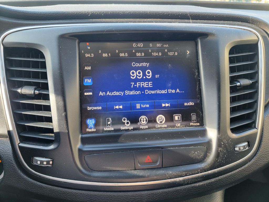 Photo 11 of this CHRYSLER 200