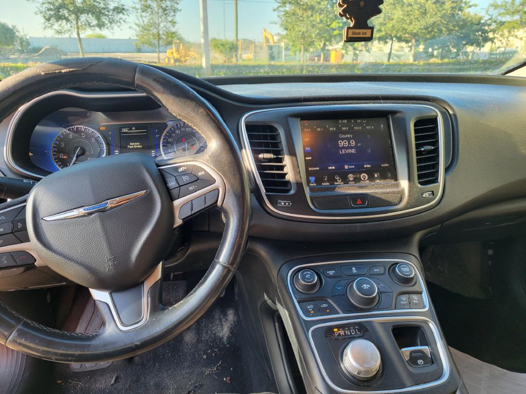 Photo 12 of this CHRYSLER 200