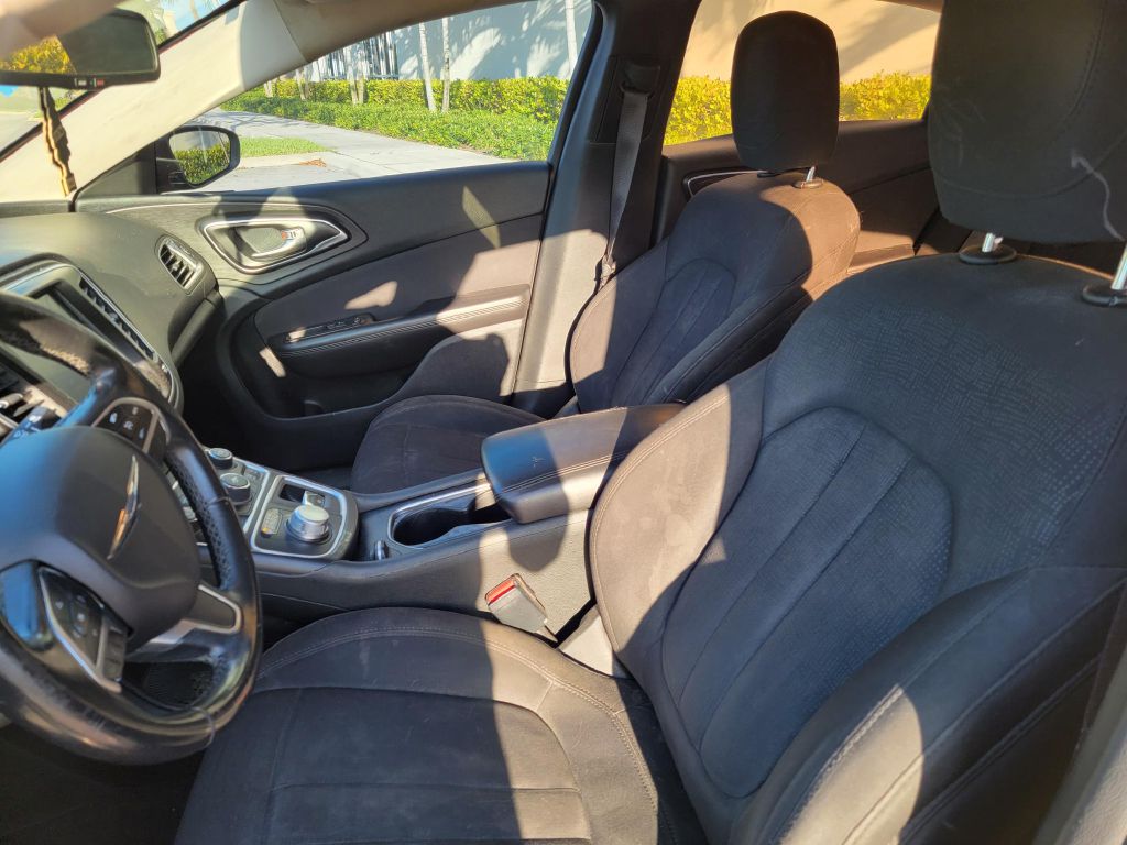 Photo 13 of this CHRYSLER 200