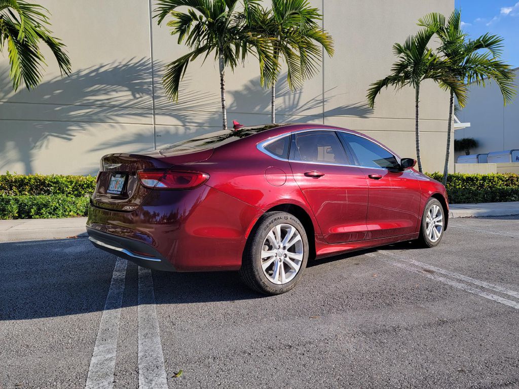 Photo 4 of this CHRYSLER 200