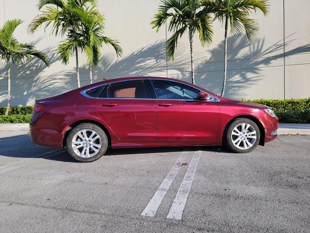 Photo 5 of this CHRYSLER 200